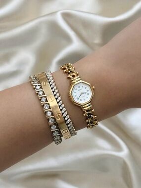 AUTHENTIC VINTAGE SEIKO DAINTY WATCH